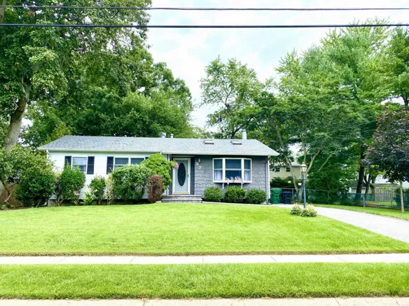 37 Pennsylvania Ave, Jackson, NJ 08527