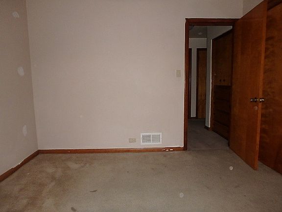 5th image of 13813 S Wabash Ave