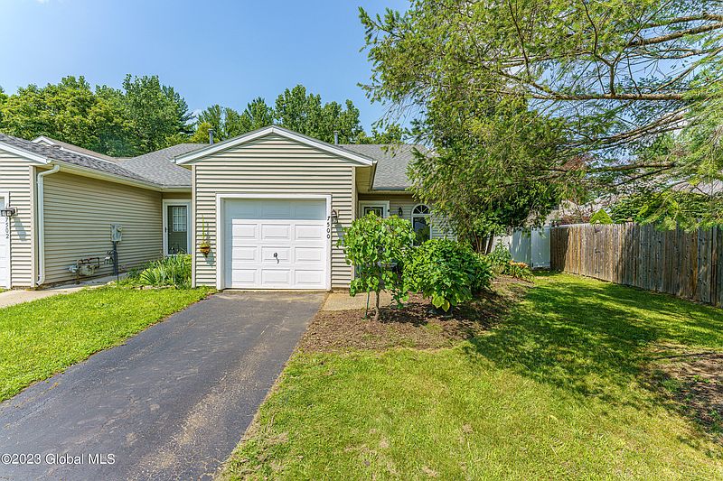 3rd image of 7500 Antoinette Court