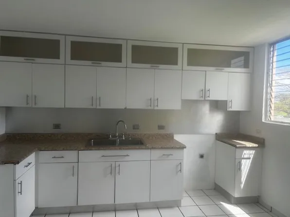 Paseo Rio Hondo I J 6 J 6, Toa Baja, PR 00949