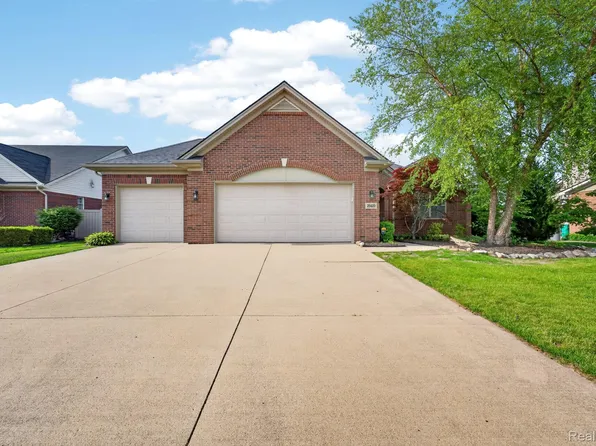 25820 Timber Creek Ln, Brownstown, MI 48134