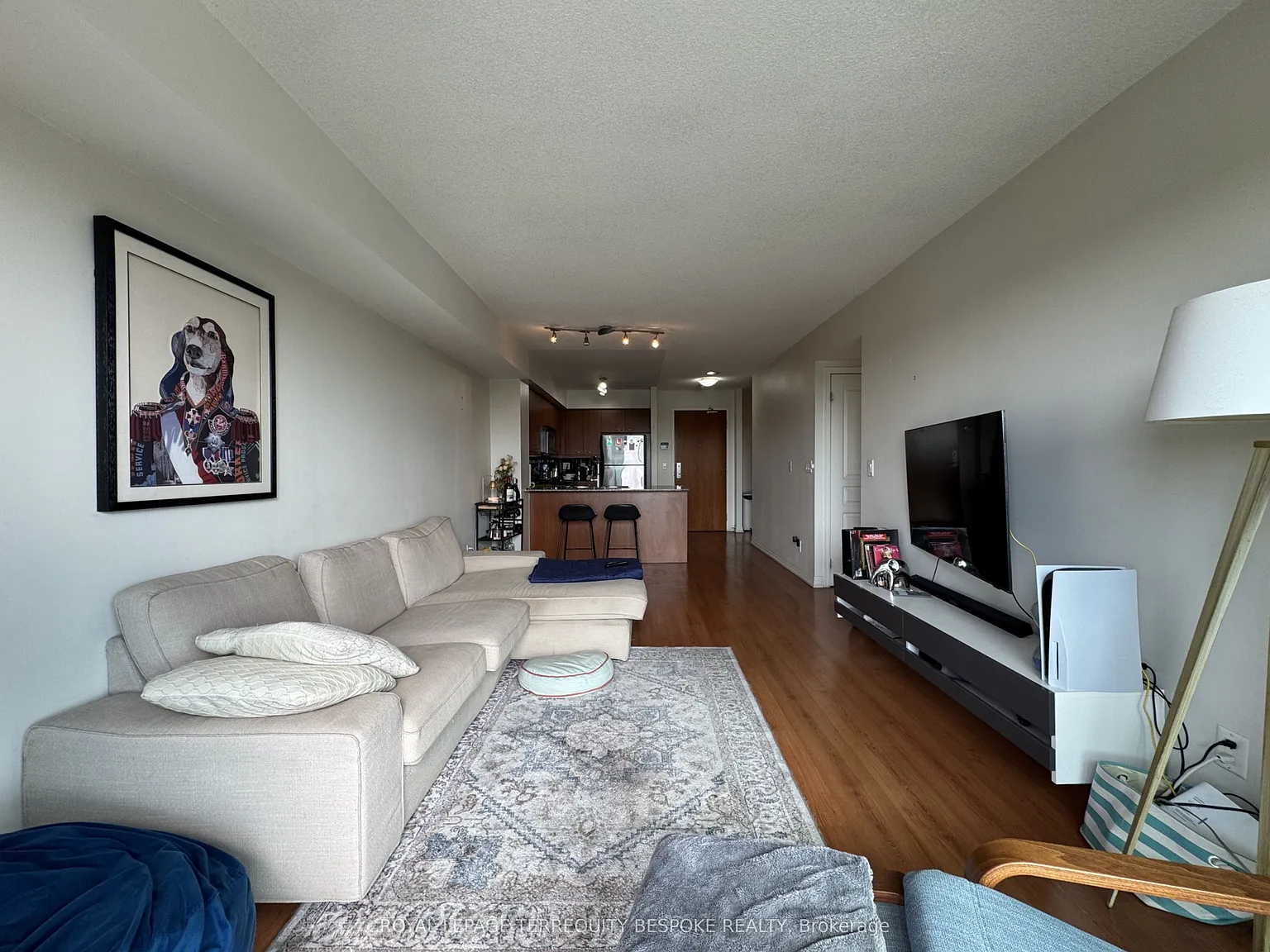 1403 Royal York Rd — Photo 2