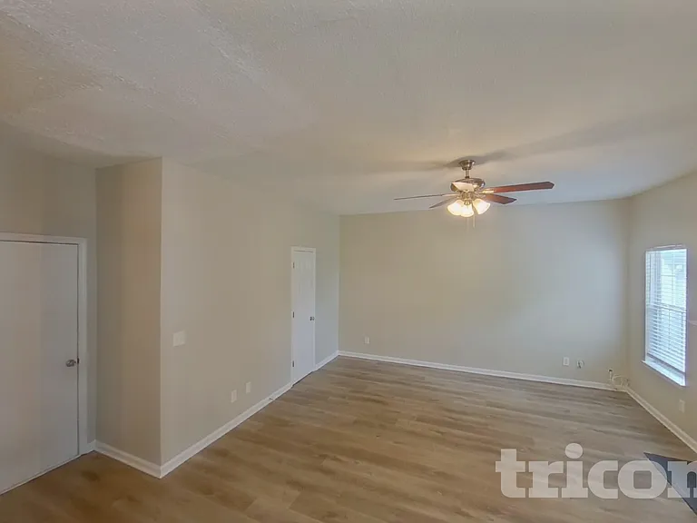 842 Asbury Trl — Photo 2