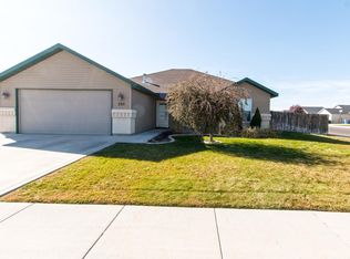 393 Jo Ellen Dr, Twin Falls, ID 83301