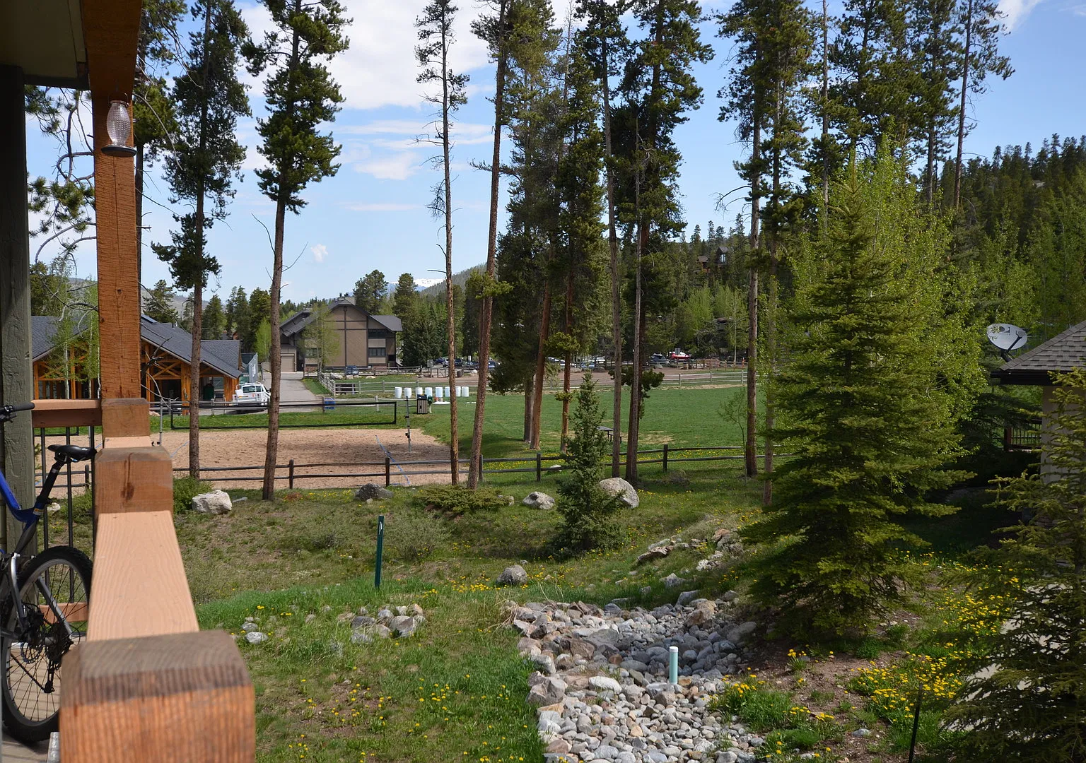 On Bus Route! Hot Tub! Steps to Carter Park and Downtown! — Photo 3