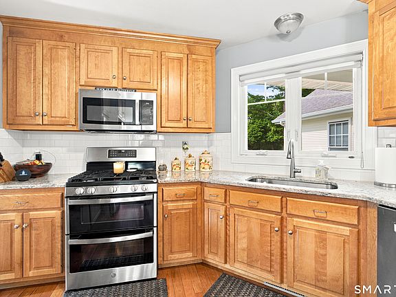 5th image of 15 West Pine Way #5