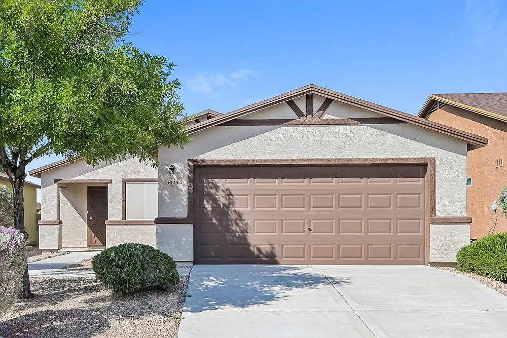 3 bed, 2.0 bath, 1438 sqft, $1,790 — Photo 1