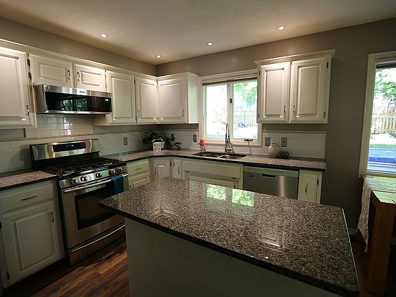 5th image of 4723 Lakeside Dr