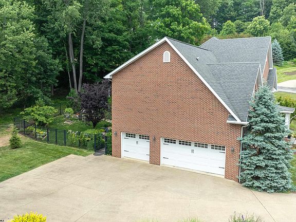 3rd image of 4500 Laurel Ridge Dr