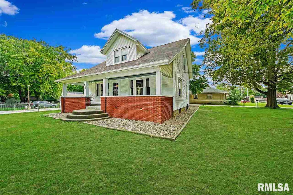 800 Pekin Ave photo 1