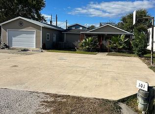 101 Cassie St, Port O Connor, TX 77982