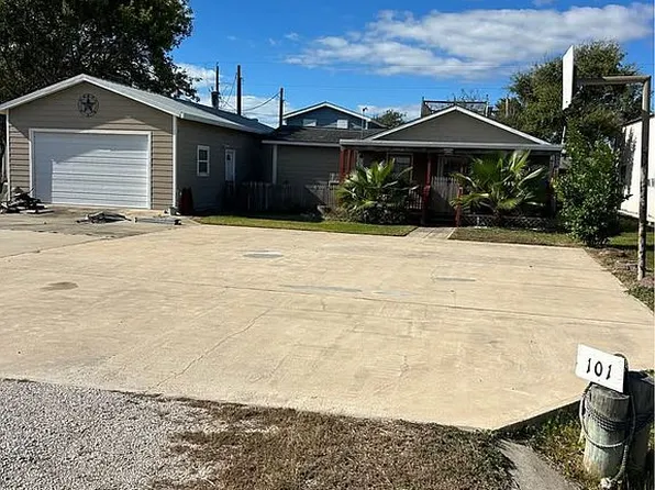 101 Cassie St, Port O Connor, TX 77982