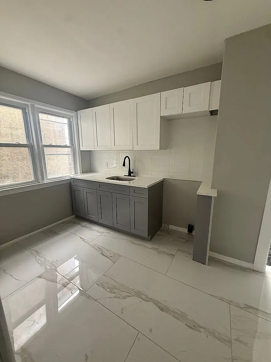 3 bed, $1,995 — Photo 2