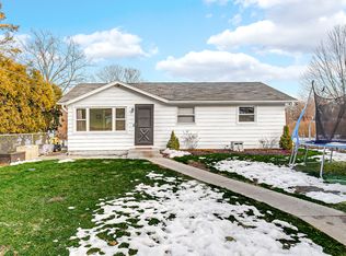 5712 Fox Lake Rd, McHenry, IL 60051