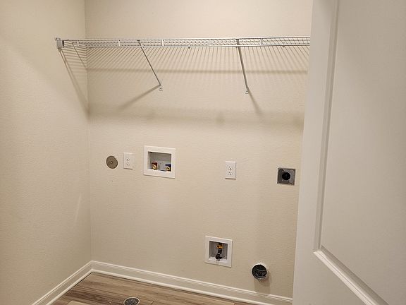 5th image of 304 Marsh Ln