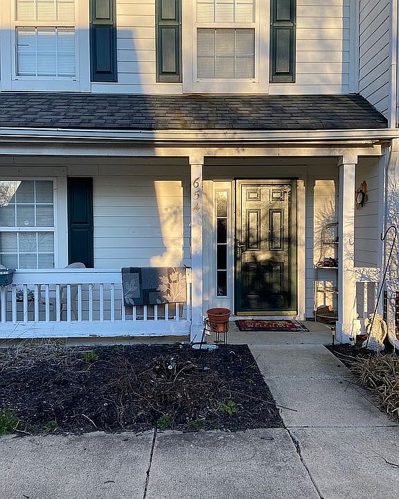 1st image of 654 Lakeview Dr S