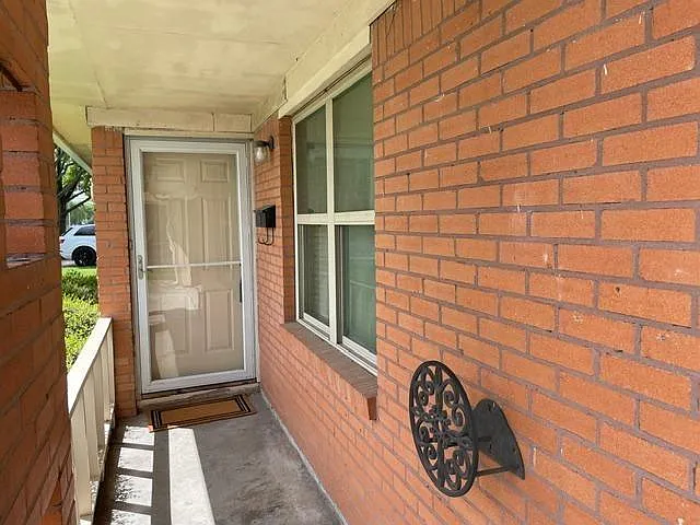 1805 Wycliffe Dr — Photo 3