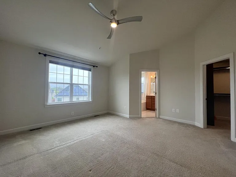 2101 Saint Josephs Dr — Photo 22