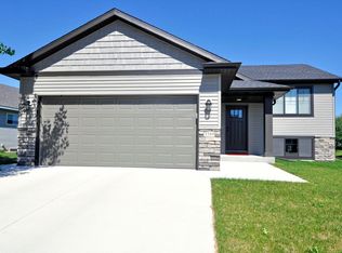 3389 Bridgeview Dr SE, Rochester, MN 55904