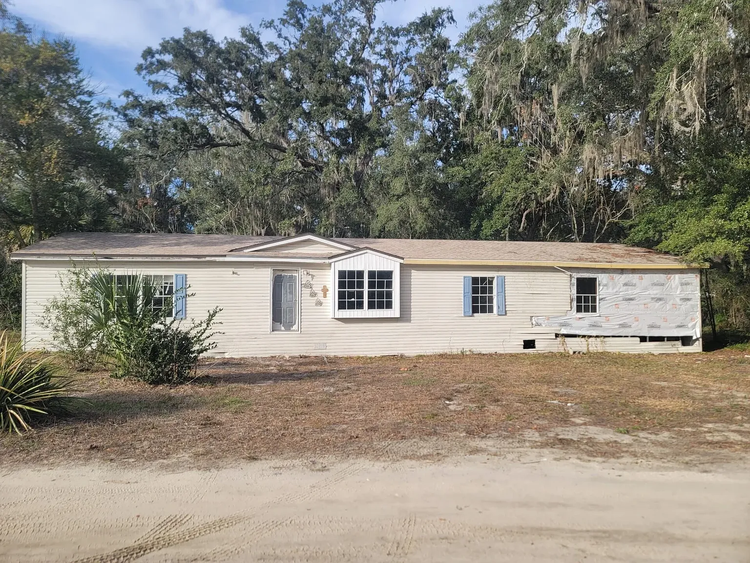 4 bed, 2280 sqft, $700 — Photo 1