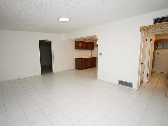 3rd image of 3318 E Monte Vista Dr