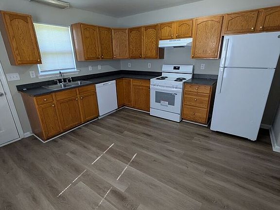 3rd image of 116 E 11th St