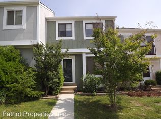 38 Sugarland Square Ct, Sterling, VA 20164