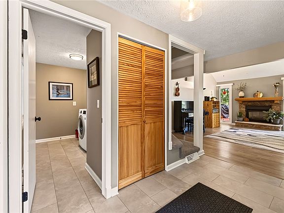 3rd image of 4 Live Oak Ct