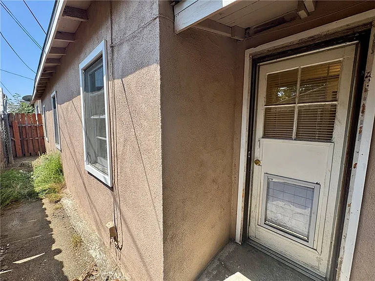 11427 1/4 Garvey Ave — Photo 7