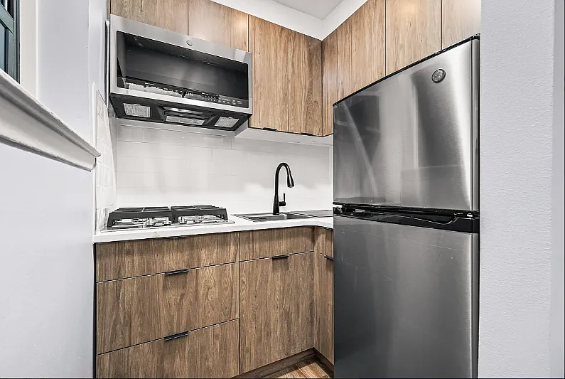 453 West 48th Street — Photo 4