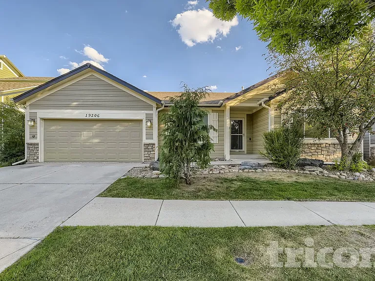 19206 E Clear Creek Pl — Photo 2