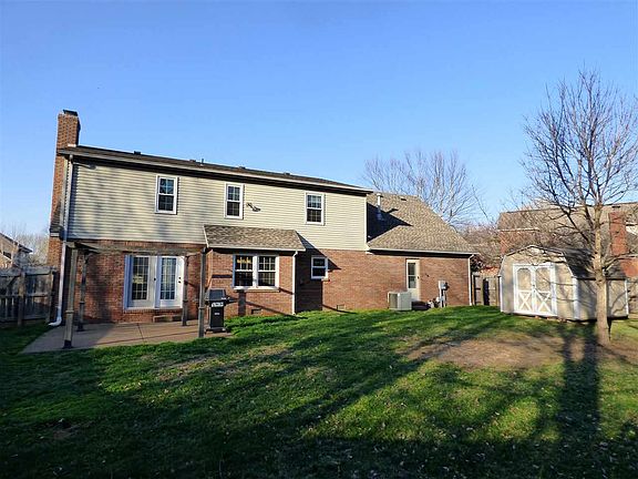 5th image of 8799 Camelot Dr