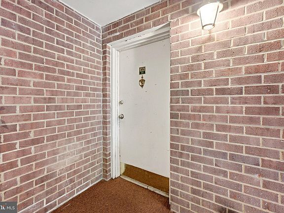 5th image of 1405 Northgate Square #32B