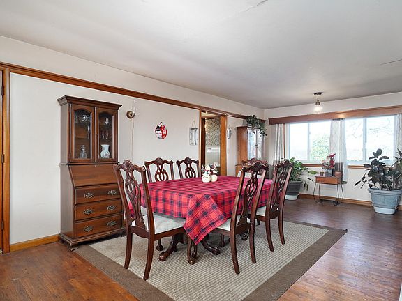 3rd image of 221 Roberts Dr