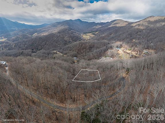 3rd image of 30 Hudson Valley Dr