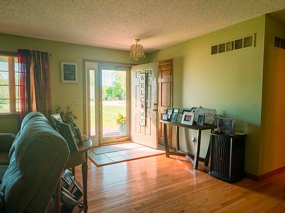 3rd image of 800 Burgess Dr
