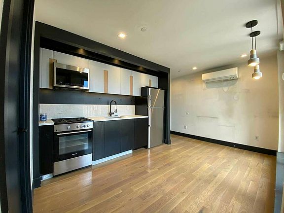 5th image of 834 Lexington Ave #608