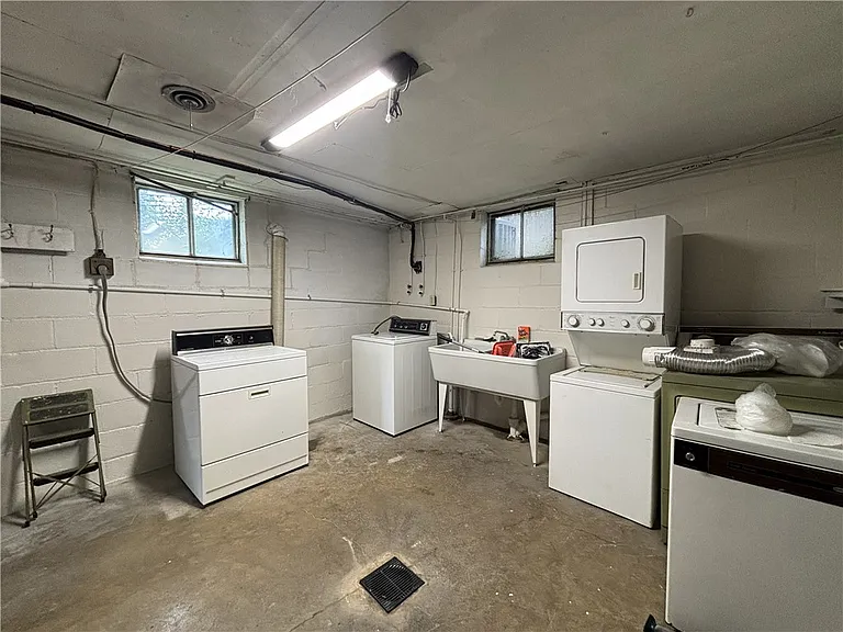 809 Carbon Rd — Photo 48