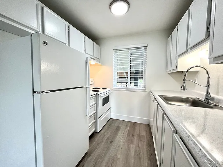 West on Murray Apartments — Photo 43