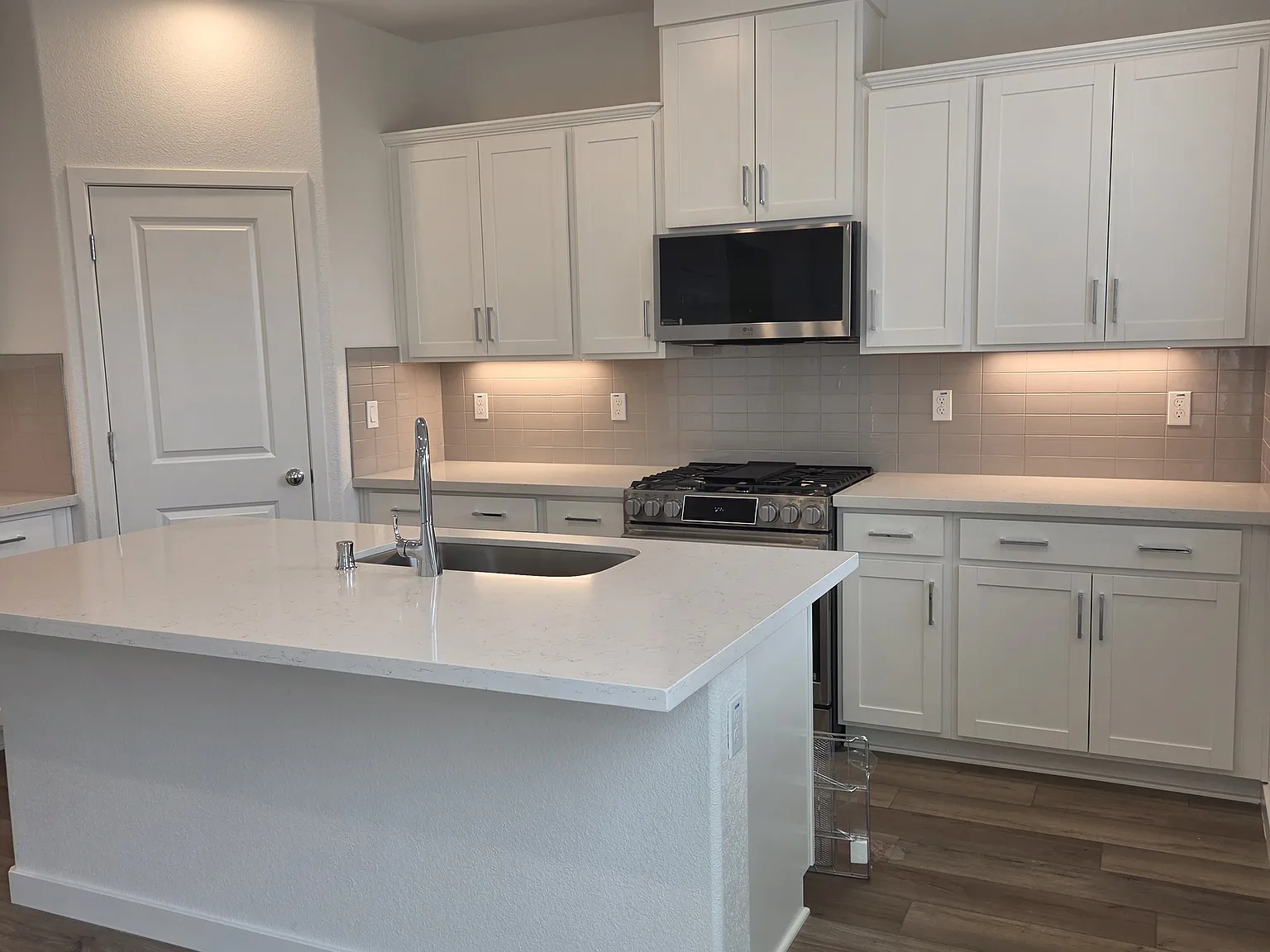 3 bed, 1518 sqft, $3,000 — Photo 4