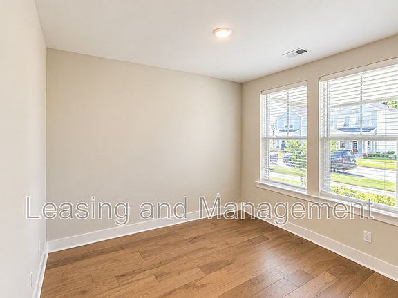 3rd image of 111 Crimson St