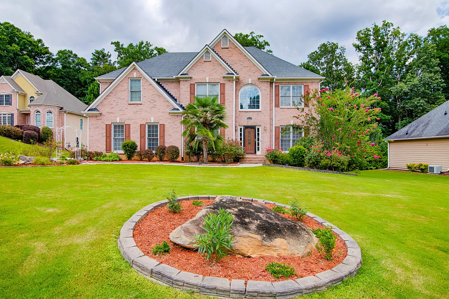 2415 Montclair Park Ln photo 1