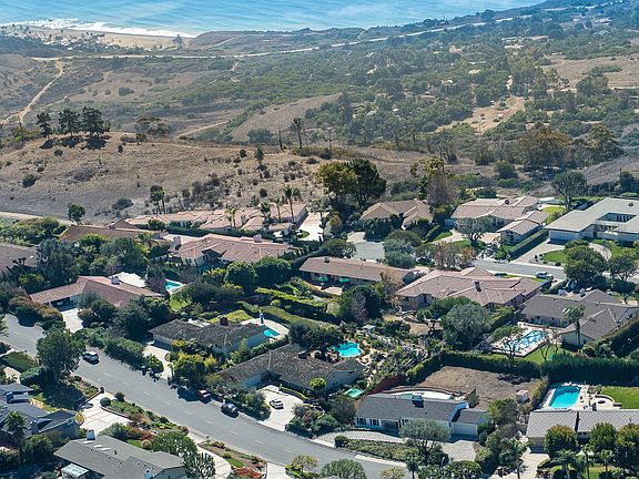 3rd image of 25 Oceanaire Dr