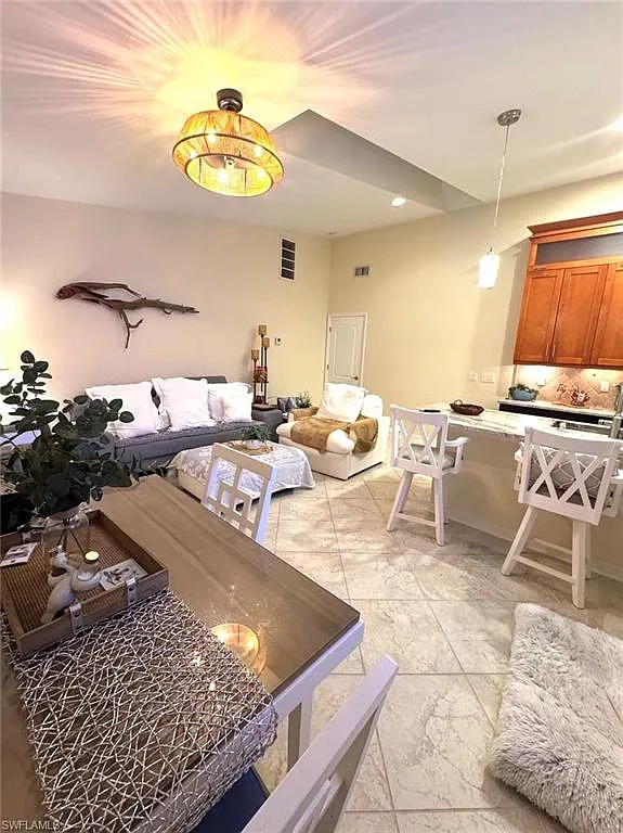 2 bed, 2.0 bath, 953 sqft, $1,690 — Photo 4