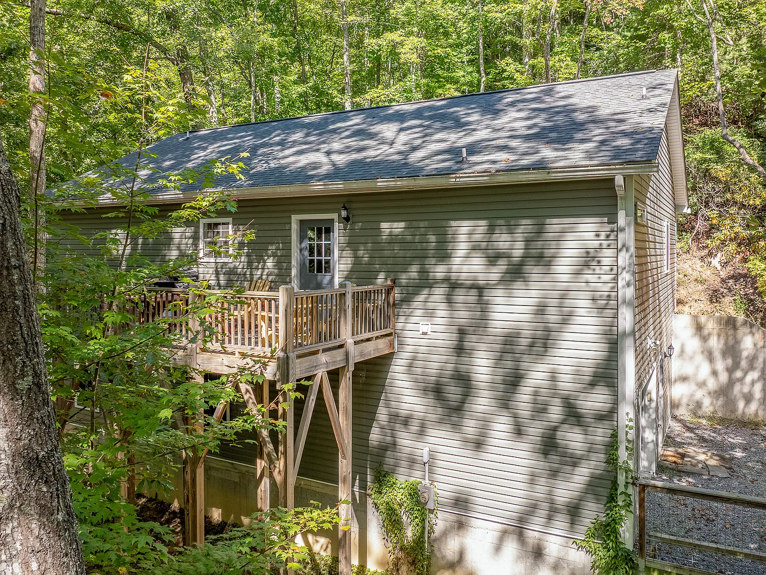15 Maplewood Drive - 1 — Photo 4