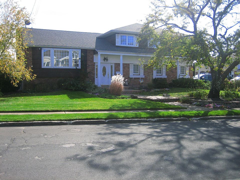 1st image of 261 Harbor Ln N