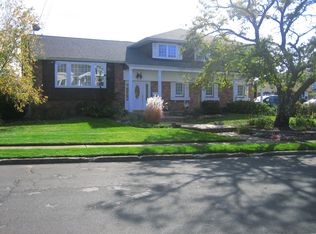 261 Harbor Ln N, Massapequa Park, NY 11762