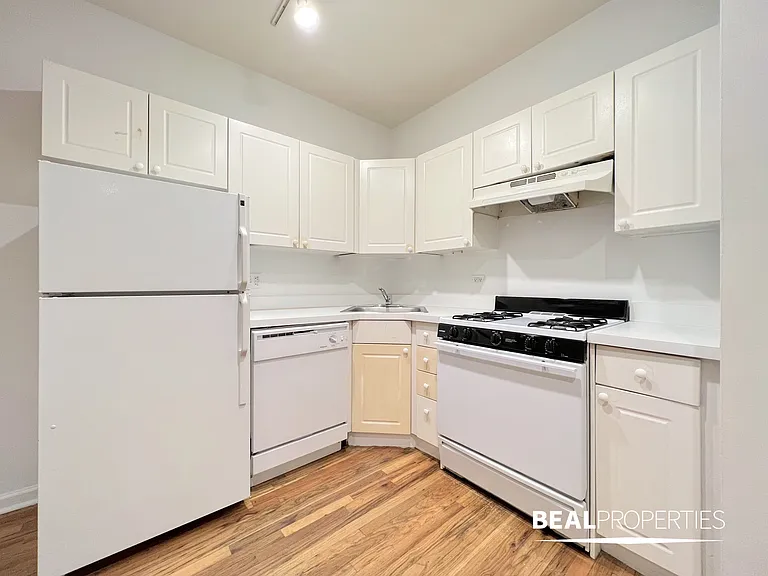 917 W Dakin St — Photo 35