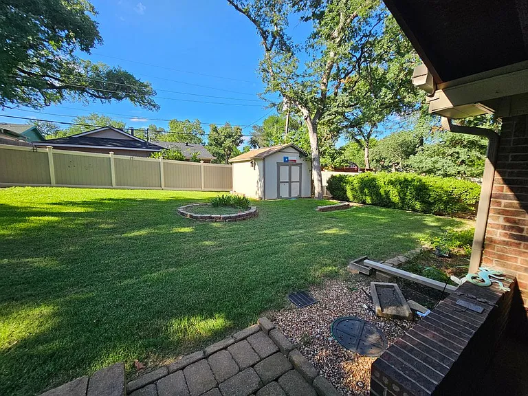 405 Atkerson Ln — Photo 30