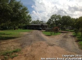 17306 Fx Ball Dr, Elmendorf, TX 78112